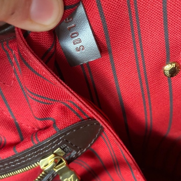 Louis Vuitton Neverfull MM - Damier Ebene Purse + Wristlet - Picture 4 of 11